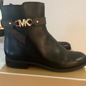 Michel Kors Leather Booties size Women 8